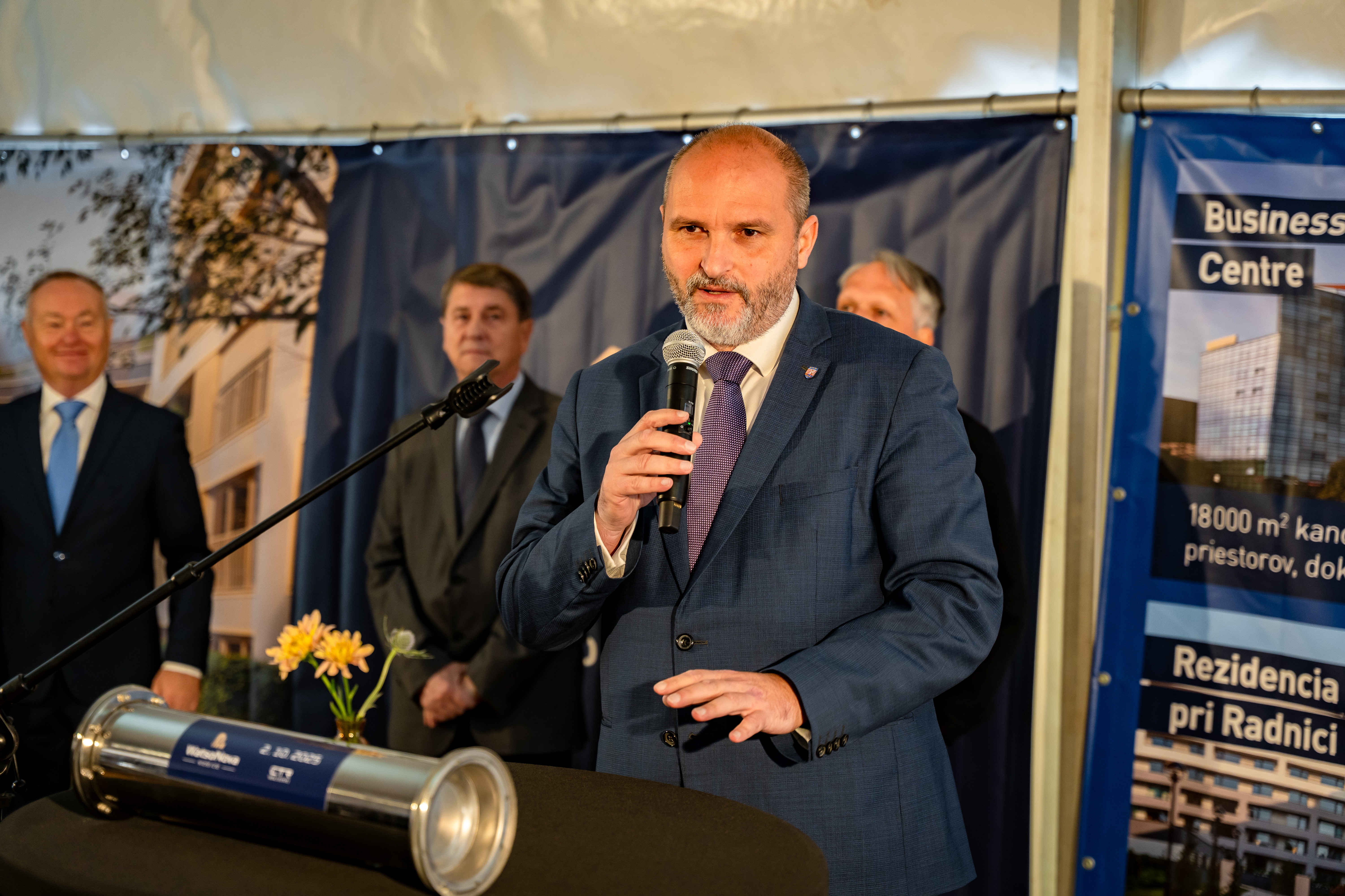 Slavnostne poklepanie zakladneho kamena projektu WatsoNova-22